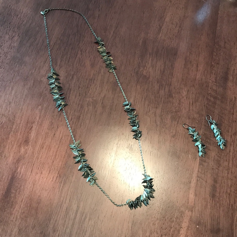 Earring and necklace set